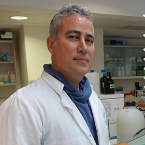 Dr. Víctor M. Víctor González